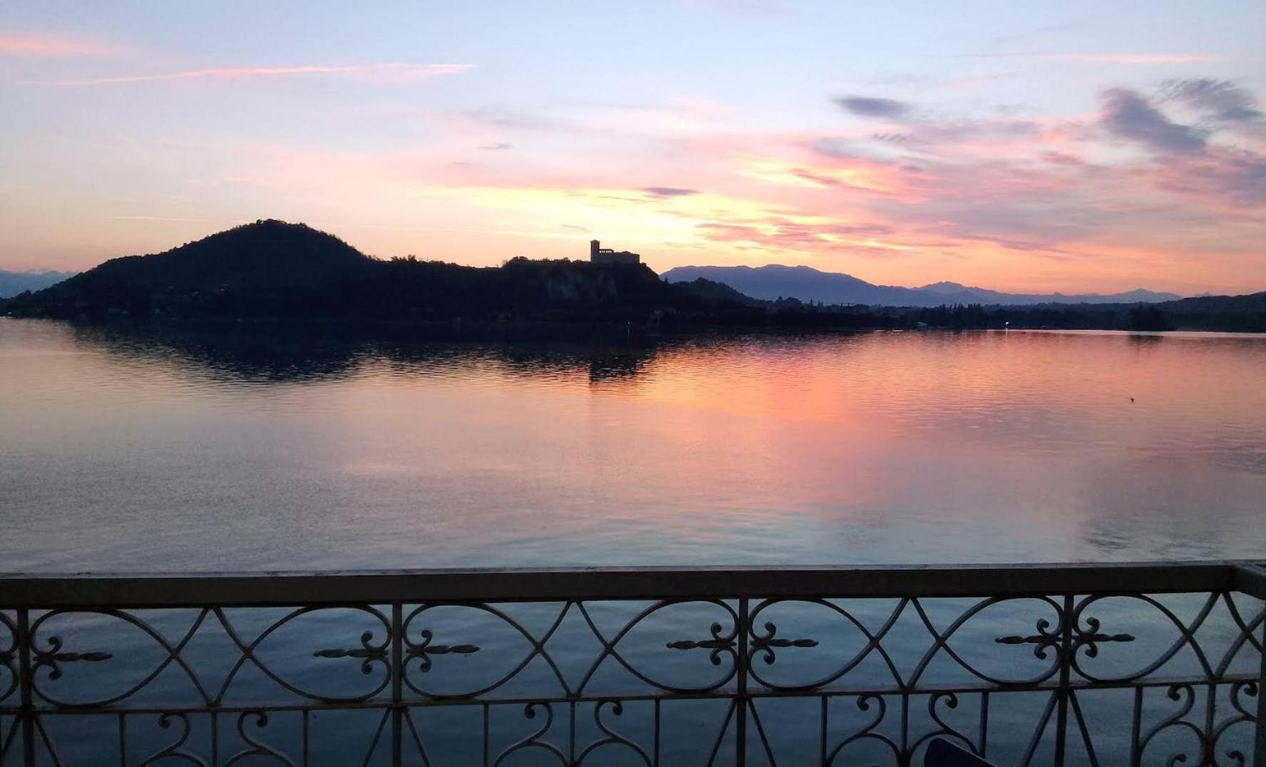 Fwl Romance On The Lake - Panorama Arona Kültér fotó